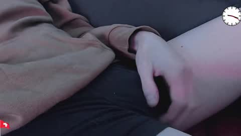 Snapshot of chezmonsieur_g chatting on 12, 10, 2025 Grey online show from 12, 10, 2025