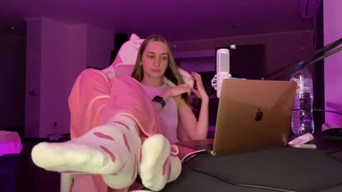 Snapshot of chillgoddess chatting on 9, 12, 2024 Goddess Vika - owner of all ur money online show from 9, 12, 2024