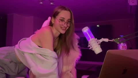 Snapshot of chillgoddess chatting on 24, 12, 2024 Goddess Vika - owner of all ur money online show from 24, 12, 2024