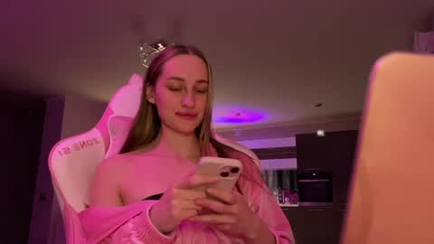 Snapshot of chillgoddess chatting on 23, 1, 2025 Goddess Vika - owner of all ur money online show from 23, 1, 2025