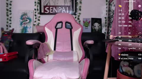 Snapshot of chise_chann chatting on 6, 3, 2025 chise chann online show from 6, 3, 2025