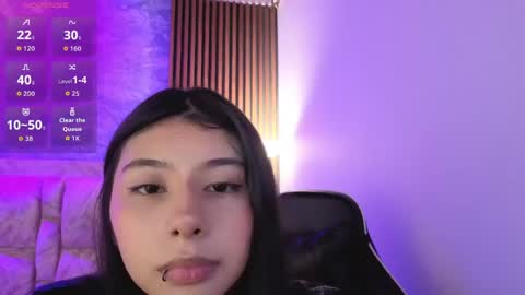 chloe_bluee_ online show from 17, 4, 2026