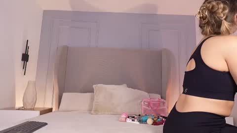 Chloe online show from 4, 7, 2026