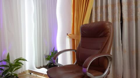 Chloe online show from 3, 3, 2026