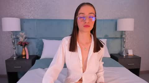 chloe_key online show from 10, 5, 2026