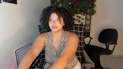 Snapshot of chloe_kisses chatting on 23, 10, 2025 chloe_kisses online show from 23, 10, 2025