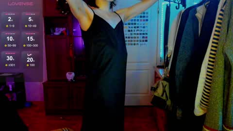 Chloe-Lorelei online show from 3, 1, 2025