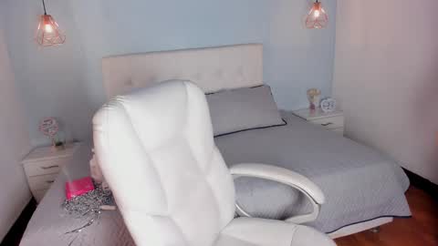 chloe_rose_1 online show from 19, 3, 2026