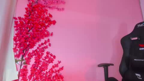 Chloe Miller  online show from 18, 12, 2025