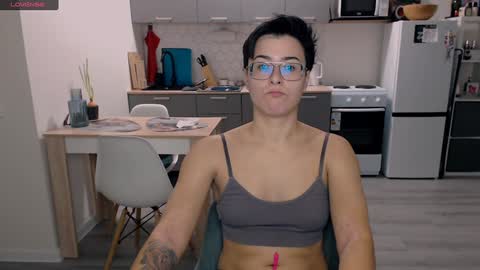 Snapshot of chloe_x_ chatting on 2, 12, 2024 Eva and Sandra online show from 2, 12, 2024