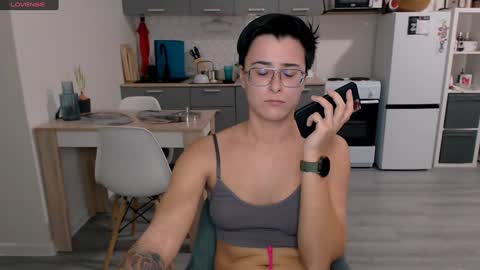 Snapshot of chloe_x_ chatting on 4, 12, 2024 Eva and Sandra online show from 4, 12, 2024