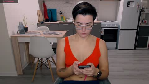 Snapshot of chloe_x_ chatting on 6, 12, 2024 Eva and Sandra online show from 6, 12, 2024