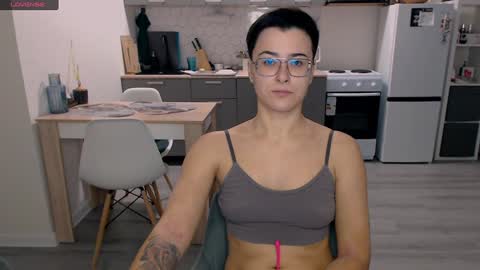 Snapshot of chloe_x_ chatting on 15, 12, 2024 Eva and Sandra online show from 15, 12, 2024