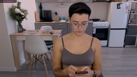 Snapshot of chloe_x_ chatting on 17, 12, 2024 Eva and Sandra online show from 17, 12, 2024