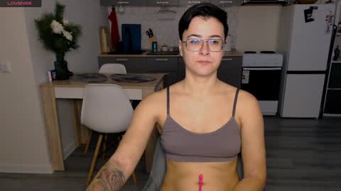 Snapshot of chloe_x_ chatting on 20, 12, 2024 Eva and Sandra online show from 20, 12, 2024