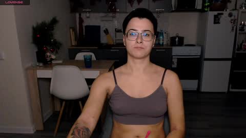 Snapshot of chloe_x_ chatting on 23, 12, 2024 Eva and Sandra online show from 23, 12, 2024