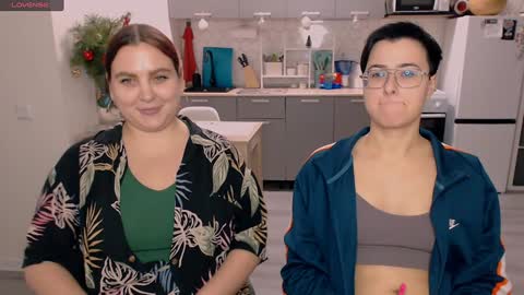 Snapshot of chloe_x_ chatting on 8, 1, 2025 Eva and Sandra online show from 8, 1, 2025