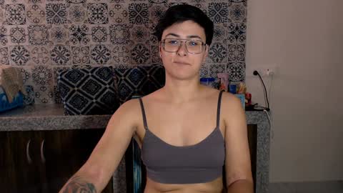 Snapshot of chloe_x_ chatting on 8, 2, 2025 Eva and Sandra online show from 8, 2, 2025