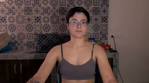 Snapshot of chloe_x_ chatting on 10, 2, 2025 Eva and Sandra online show from 10, 2, 2025