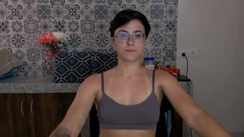 Snapshot of chloe_x_ chatting on 18, 2, 2025 Eva and Sandra online show from 18, 2, 2025