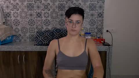 Snapshot of chloe_x_ chatting on 24, 2, 2025 Eva and Sandra online show from 24, 2, 2025