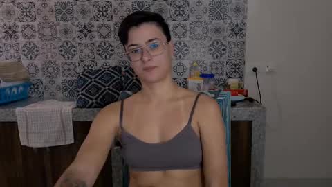 Snapshot of chloe_x_ chatting on 11, 3, 2025 Eva and Sandra online show from 11, 3, 2025