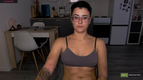 Snapshot of chloe_x_ chatting on 16, 9, 2025 Eva and Sandra online show from 16, 9, 2025