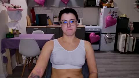 Snapshot of chloe_x_ chatting on 13, 2, 2026 Eva and Sandra online show from 13, 2, 2026