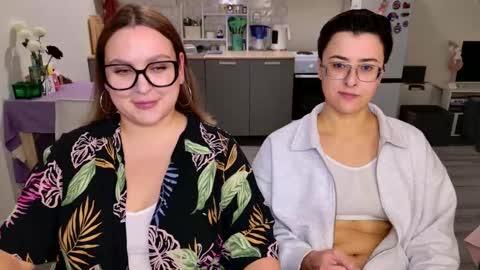 Snapshot of chloe_x_ chatting on 22, 2, 2026 Eva and Sandra online show from 22, 2, 2026