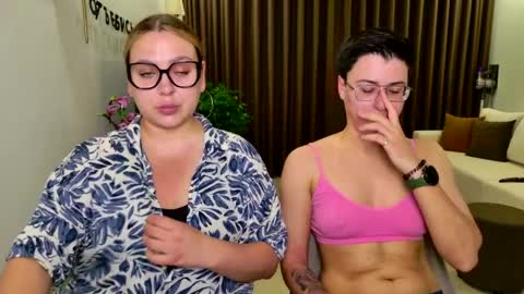 Snapshot of chloe_x_ chatting on 4, 4, 2026 Eva and Sandra online show from 4, 4, 2026