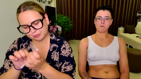 Eva and Sandra online show from 9, 5, 2026