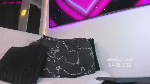 Im Chloe    independent account      online show from 5, 5, 2026