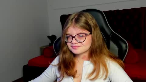 ChloeHalses online show from 12, 4, 2026