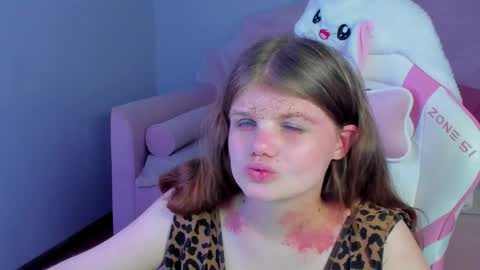 ChloeHalses online show from 5, 5, 2026