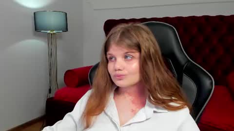 ChloeHalses online show from 9, 7, 2026