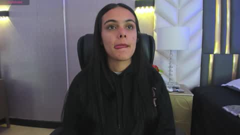  Chloe Harper  online show from 4, 2, 2026