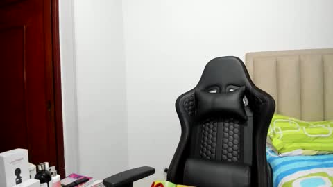 chloemiller   online show from 27, 2, 2026