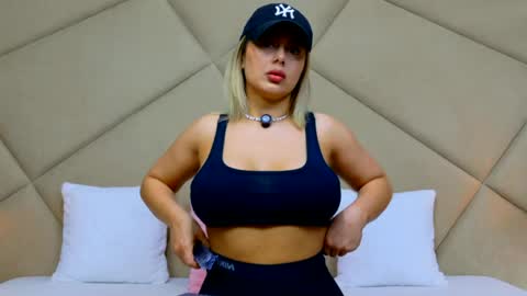 Chloe Vee online show from 30, 4, 2026