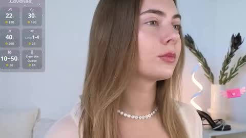 Snapshot of chloi_hes chatting on 22, 9, 2025 chloi_hes online show from 22, 9, 2025