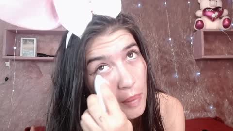 Snapshot of chlooe_zoe chatting on 5, 1, 2025 chlooe_zoe online show from 5, 1, 2025
