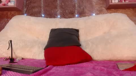 Snapshot of chlooe_zoe chatting on 6, 3, 2025 chlooe_zoe online show from 6, 3, 2025