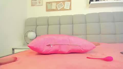 Snapshot of chlooe_zoe chatting on 13, 9, 2025 chlooe_zoe online show from 13, 9, 2025
