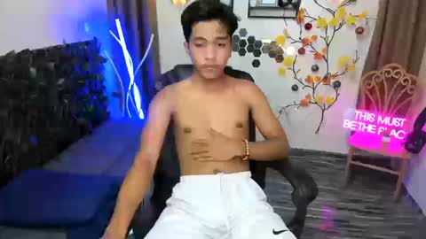 chris_hardfucker online show from 17, 12, 2025