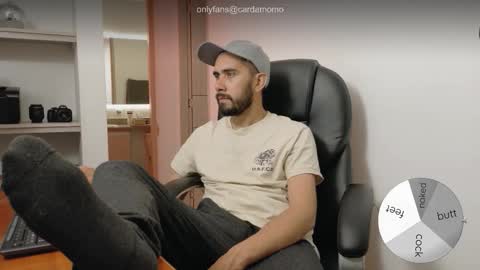 Snapshot of chrissmithin5 chatting on 14, 11, 2025 Cardamomo online show from 14, 11, 2025