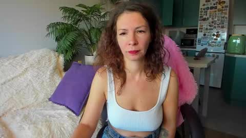 Snapshot of christina_hot chatting on 19, 10, 2025 Chris online show from 19, 10, 2025