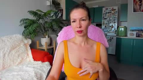 Snapshot of christina_hot chatting on 23, 10, 2025 Chris online show from 23, 10, 2025