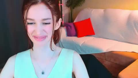 christinaconteeree online show from 7, 5, 2026