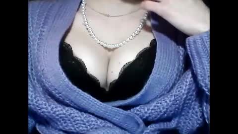 christine40211 online show from 2, 1, 2025