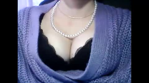 christine40211 online show from 4, 1, 2025