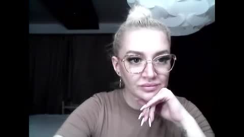 Snapshot of christyblondie chatting on 28, 3, 2026 christyblondie online show from 28, 3, 2026